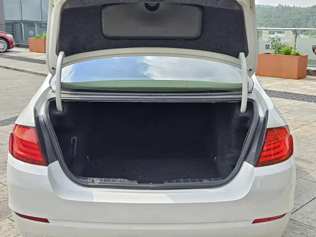 BMW 5 Series 2013 — фото 15