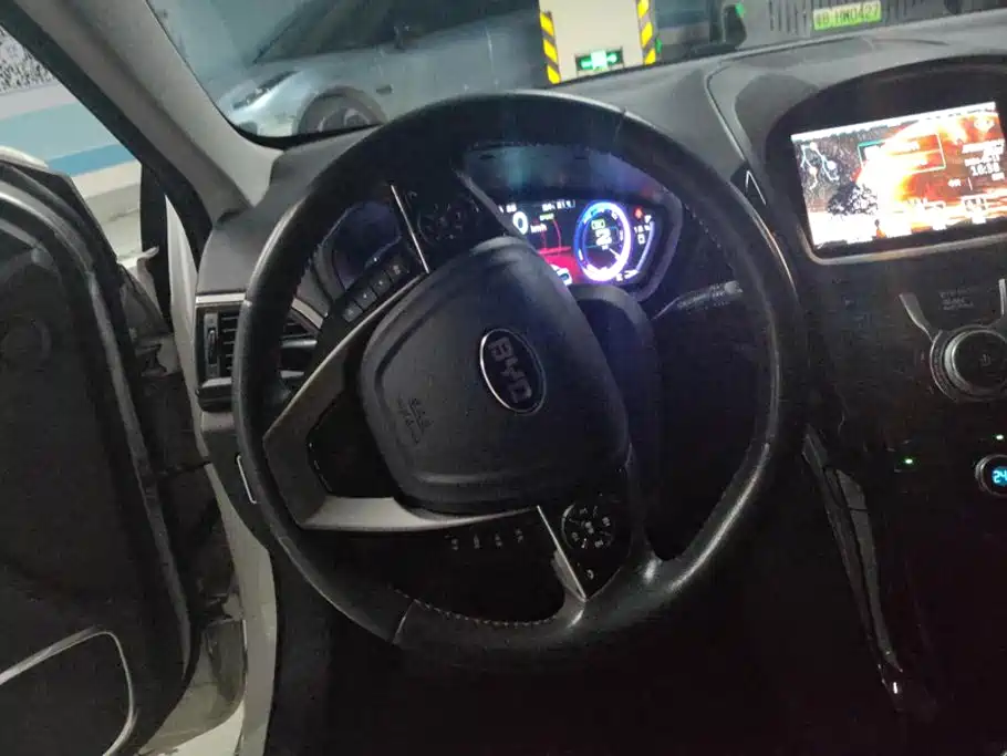 BYD Qin NEV 2016 — фото 15