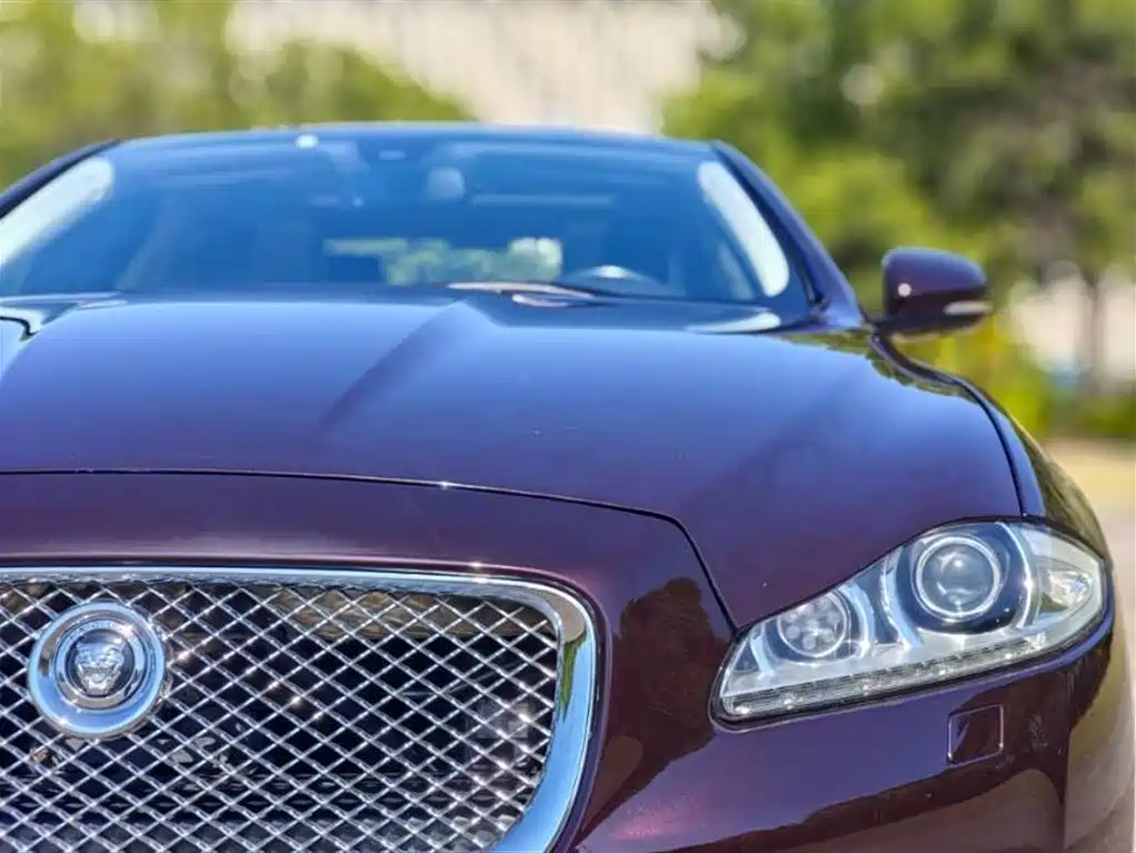 Jaguar XJ 2012 — фото 15