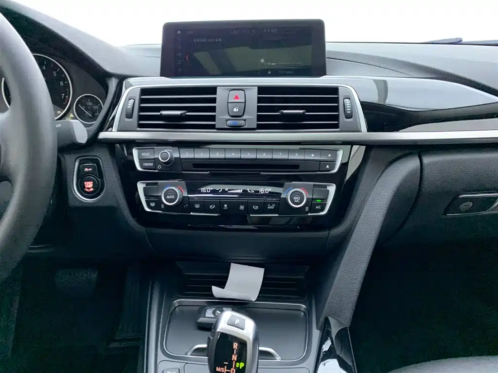 BMW 3 Series 2018 — фото 22