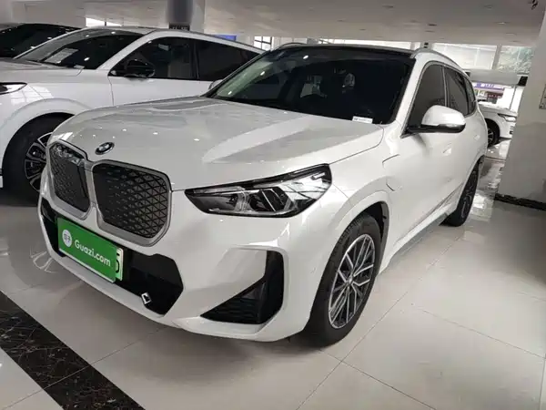 BMW iX1 2025