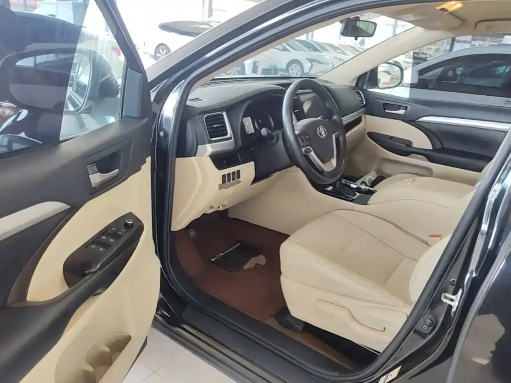 Toyota Highlander 2020 — фото 16
