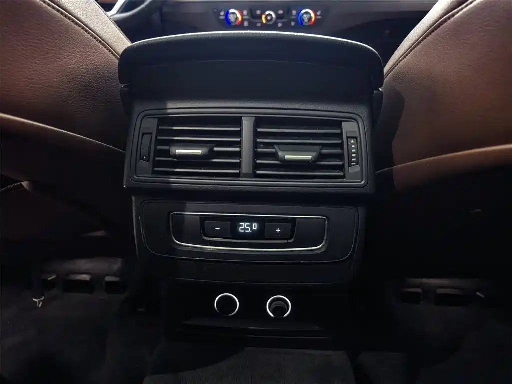 Audi Q7 2018 — фото 24