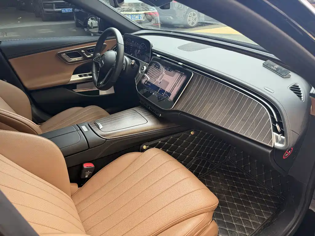 Mercedes-Benz E-Class 2025 — фото 10