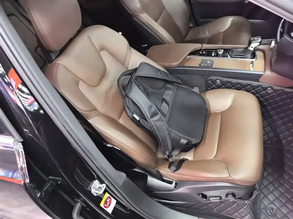 Volvo XC90 2020 — фото 20