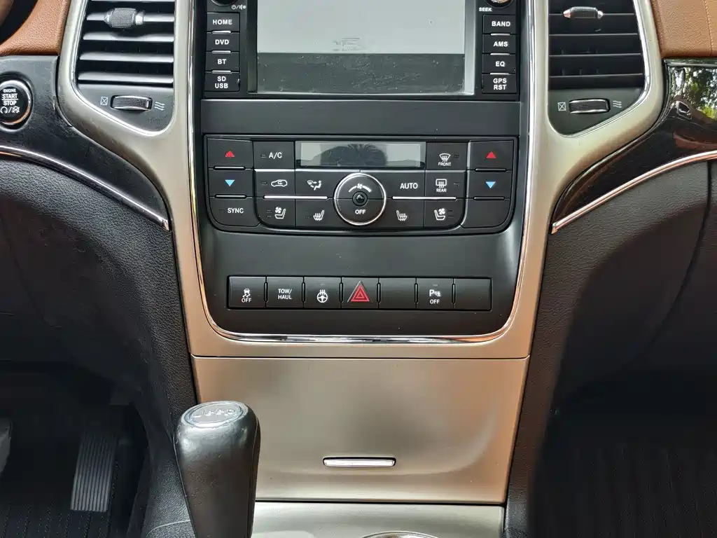 Jeep Grand Cherokee 2012 — фото 16