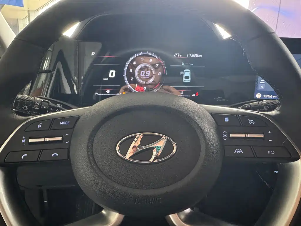 Hyundai Elantra 2023 — фото 16
