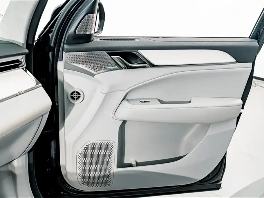 Volvo EM90 2025 — фото 15