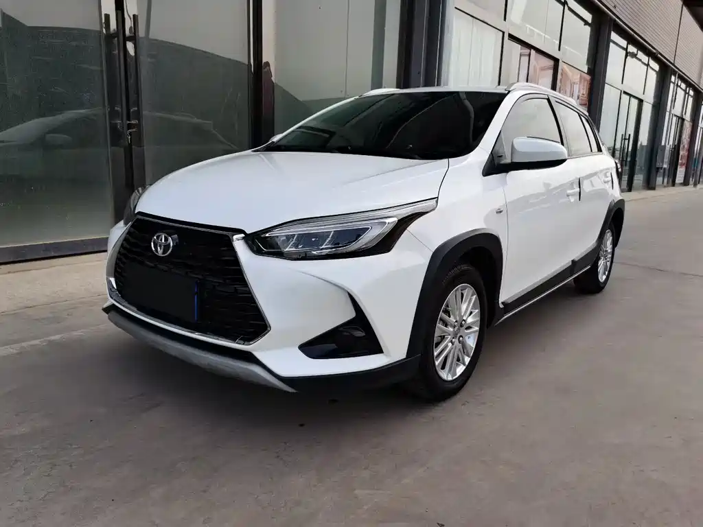 Toyota Yaris L 2021 — фото 1