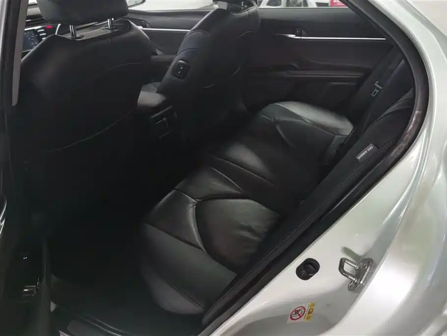 Toyota Camry 2018 — фото 11