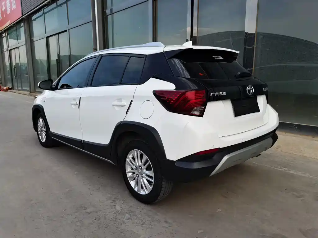 Toyota Yaris L 2021 — фото 4
