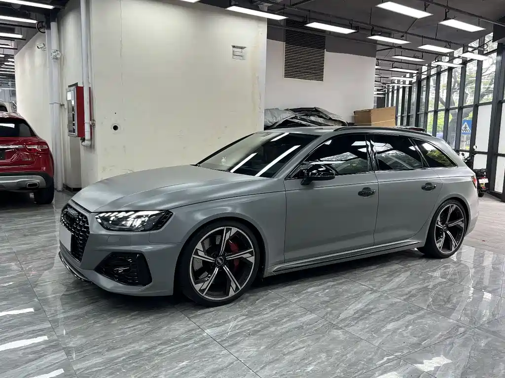 Audi RS 4 2021 — фото 8