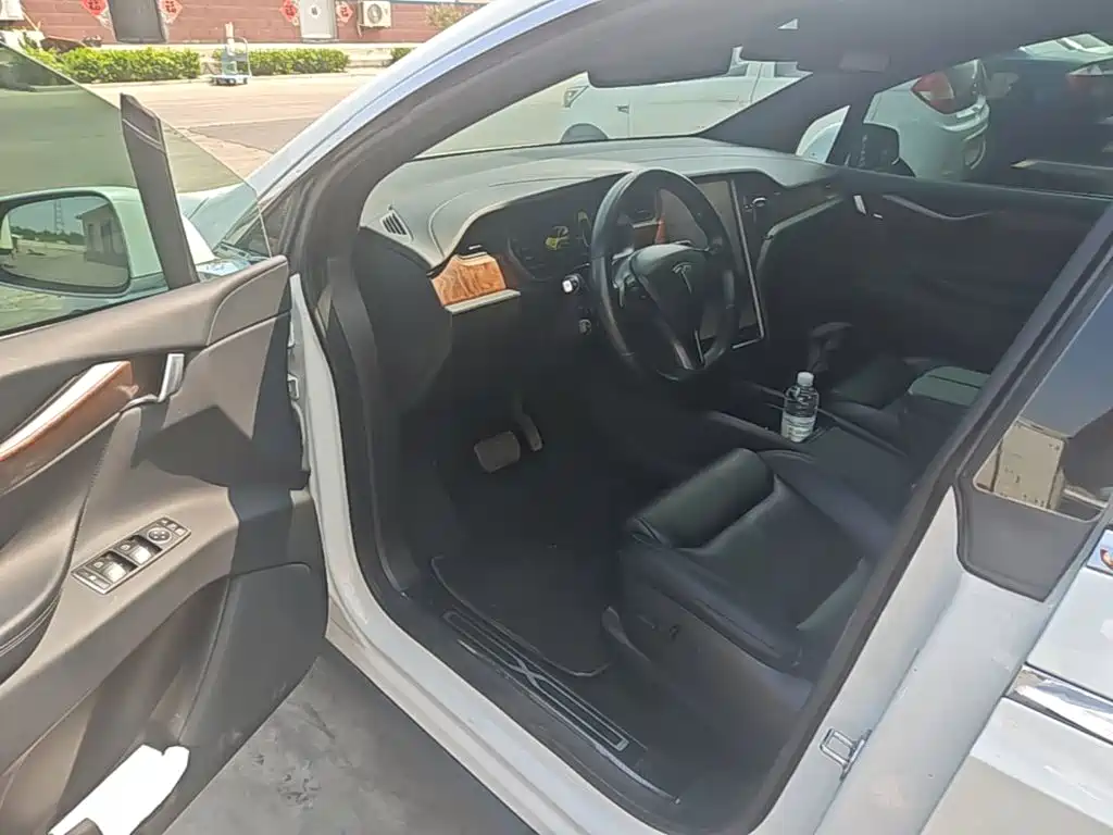 Tesla Model X 2020 — фото 16