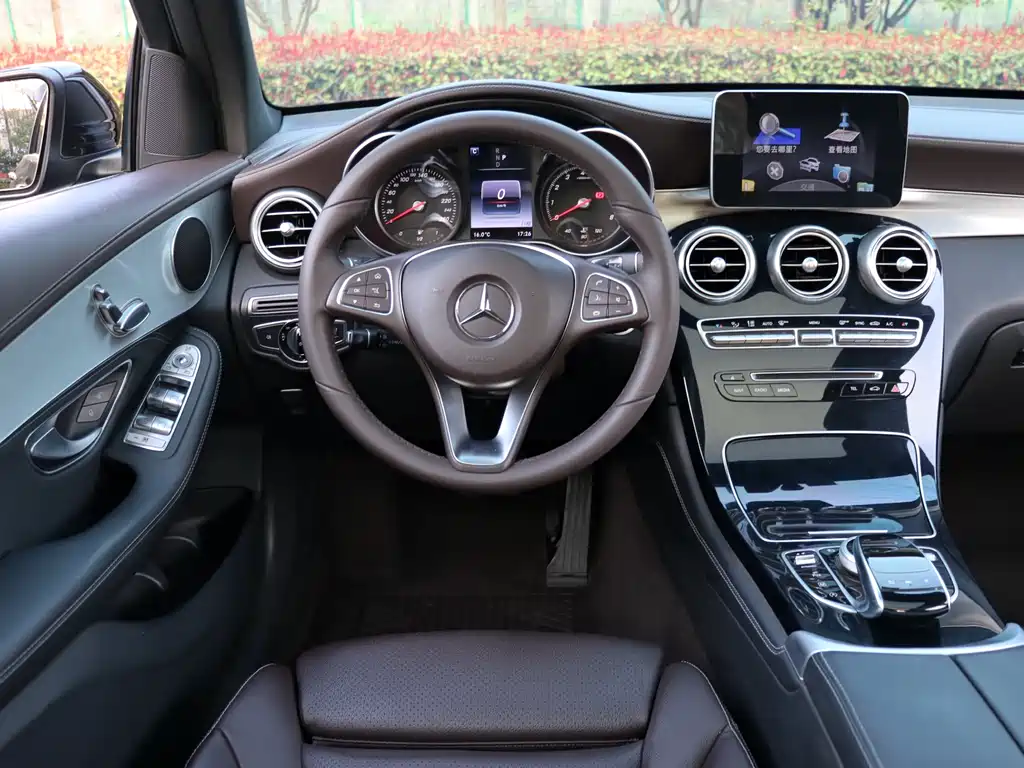 Mercedes-Benz GLC 2017 — фото 13