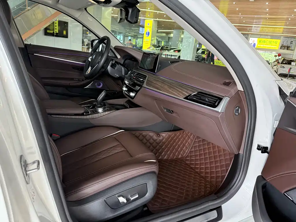 BMW 5 Series New Energy 2019 — фото 11