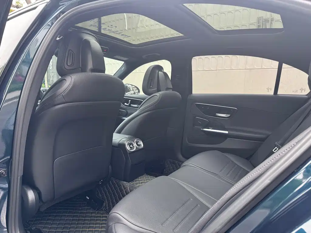 Mercedes-Benz C-Class 2023 — фото 14