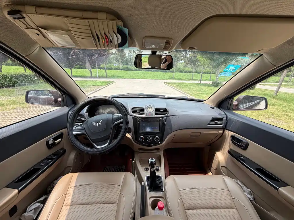 Wuling Hongguang 2015