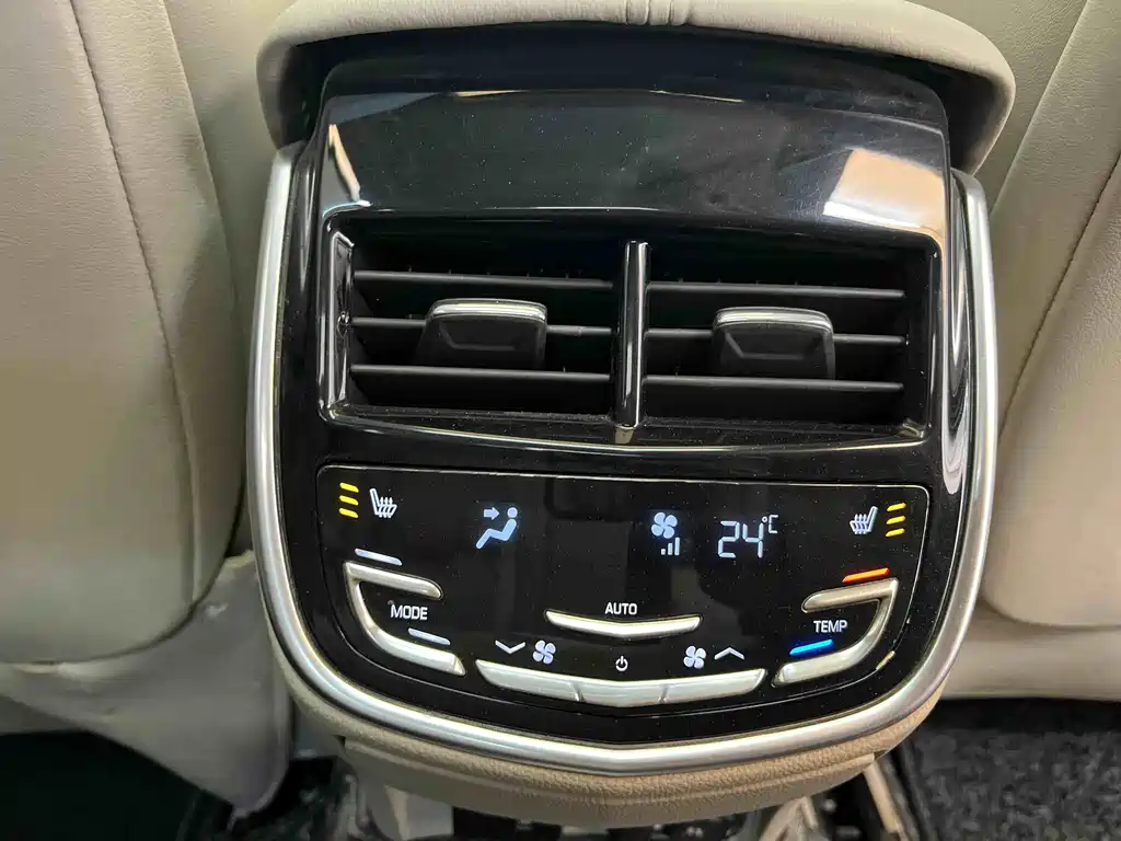 Cadillac XTS 2013 — фото 26