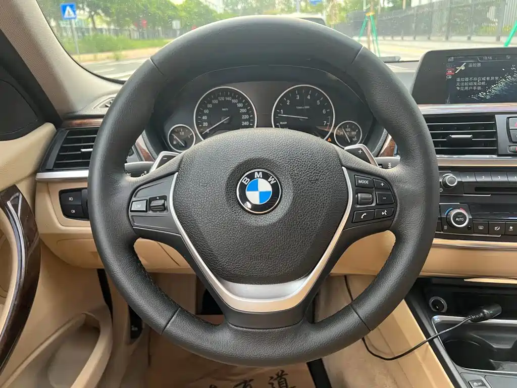 BMW 3 Series 2015 — фото 9