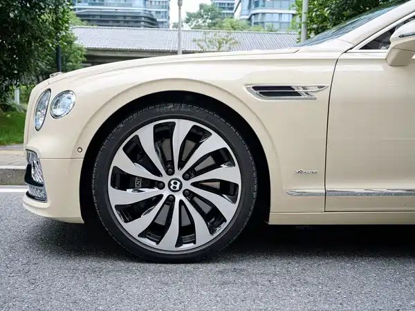 Bentley Flying Spur 2023