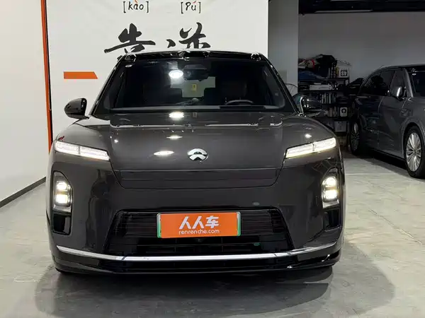 NIO ES8 2025