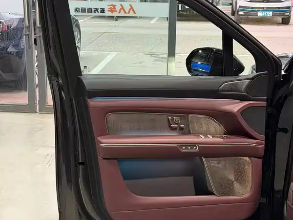 NIO ES8 2025