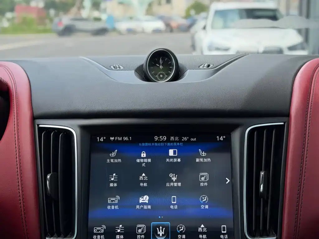 Maserati Levante 2017 — фото 12