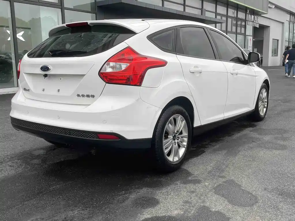 Ford Focus 2015 — фото 5