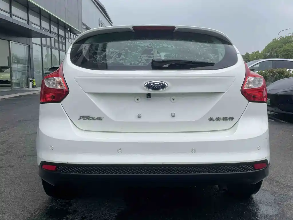 Ford Focus 2015 — фото 3