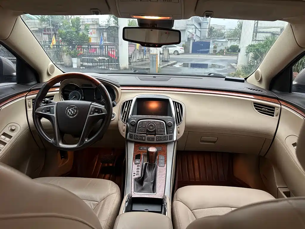 Buick LaCrosse 2011 — фото 18