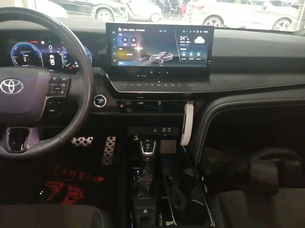 Toyota Camry 2024 — фото 13