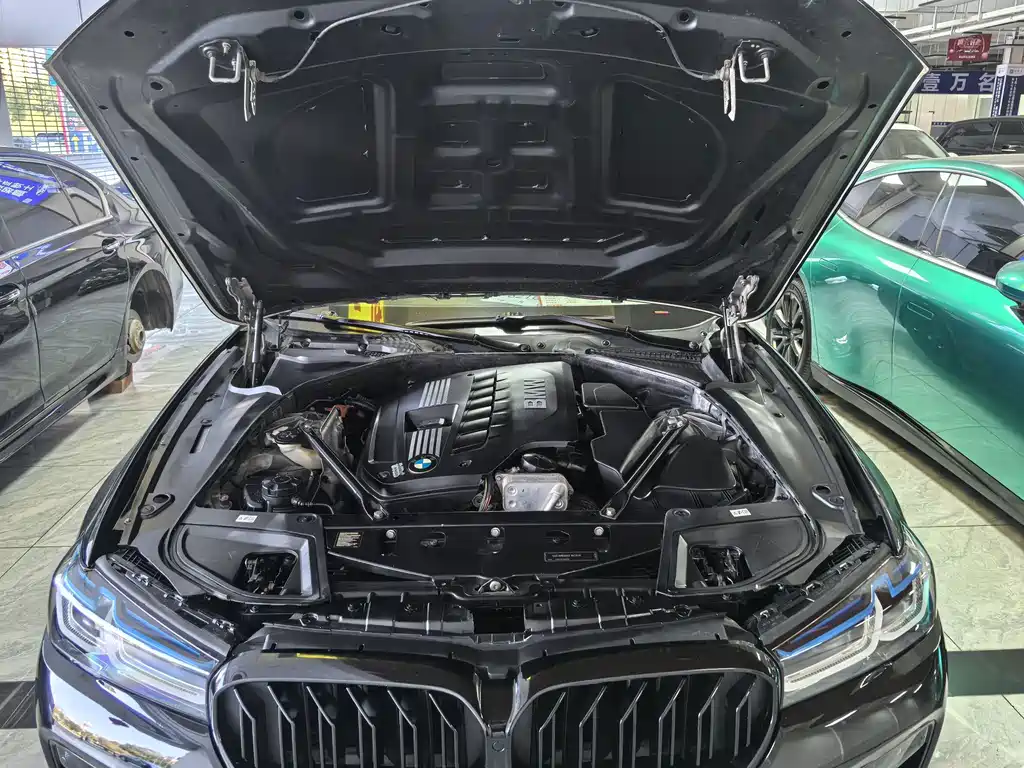 BMW 5 Series 2012 — фото 12