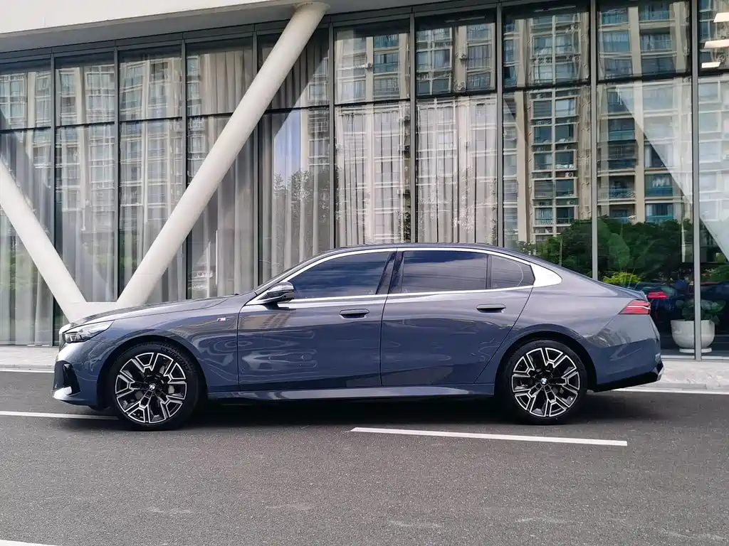 BMW 5 Series 2024