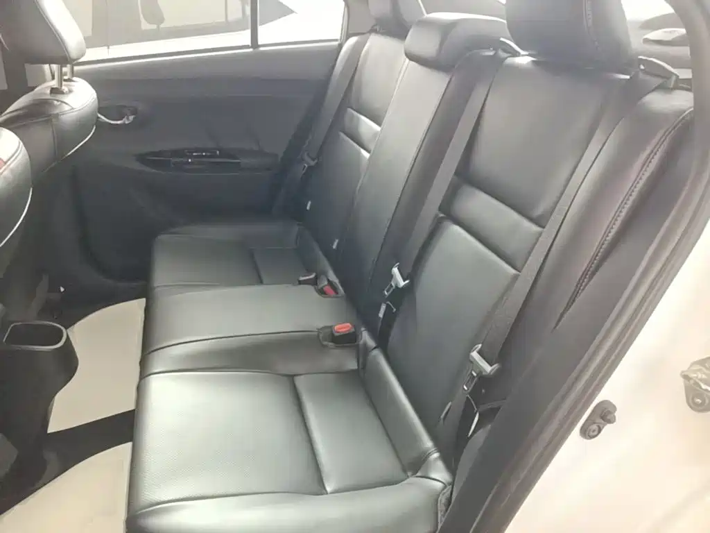 Toyota Yaris L 2023 — фото 17