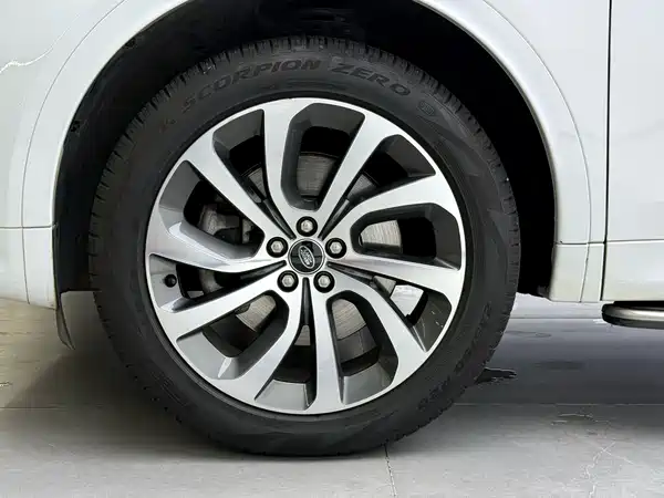 Land Rover Discovery Sport 2023