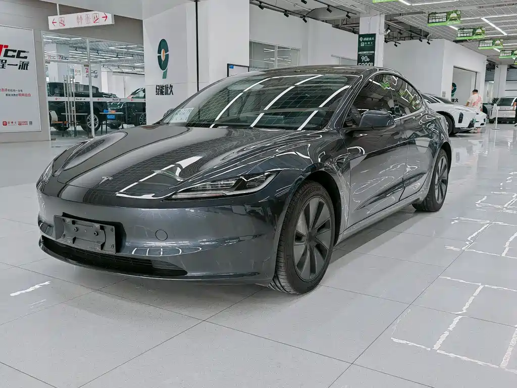 Tesla Model 3 2025 — фото 1