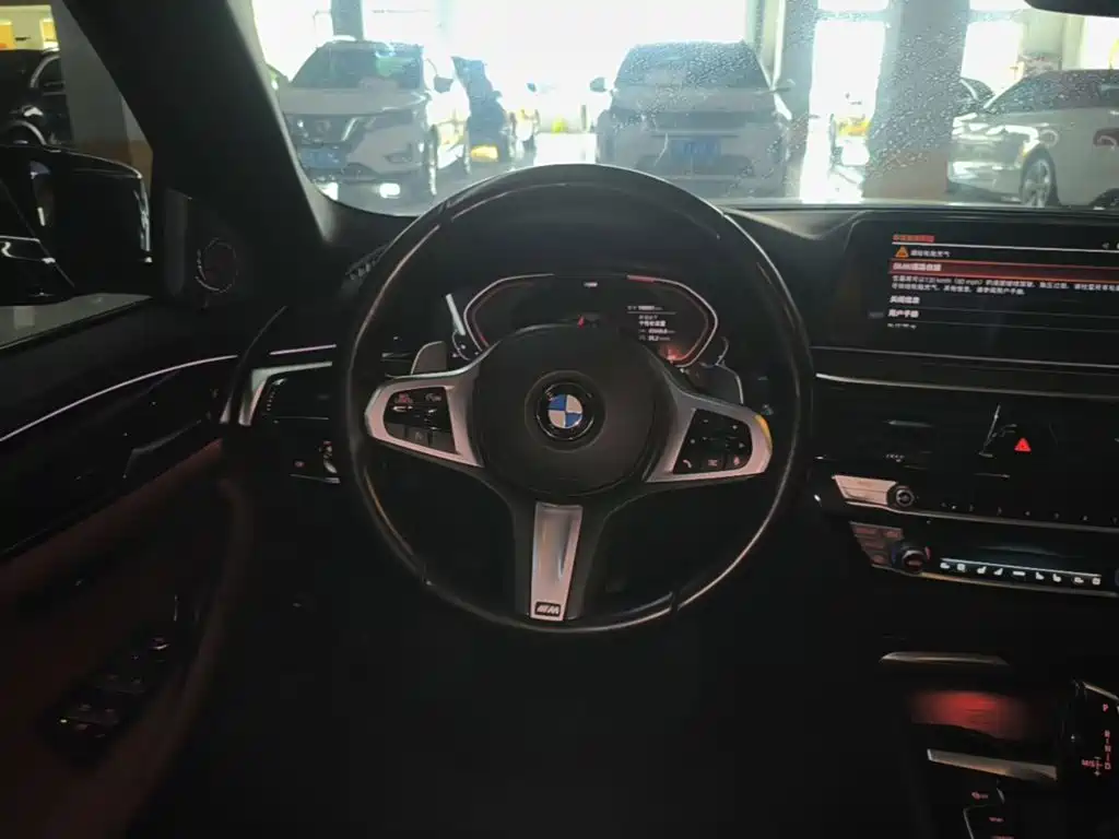 BMW 5 Series 2020 — фото 11