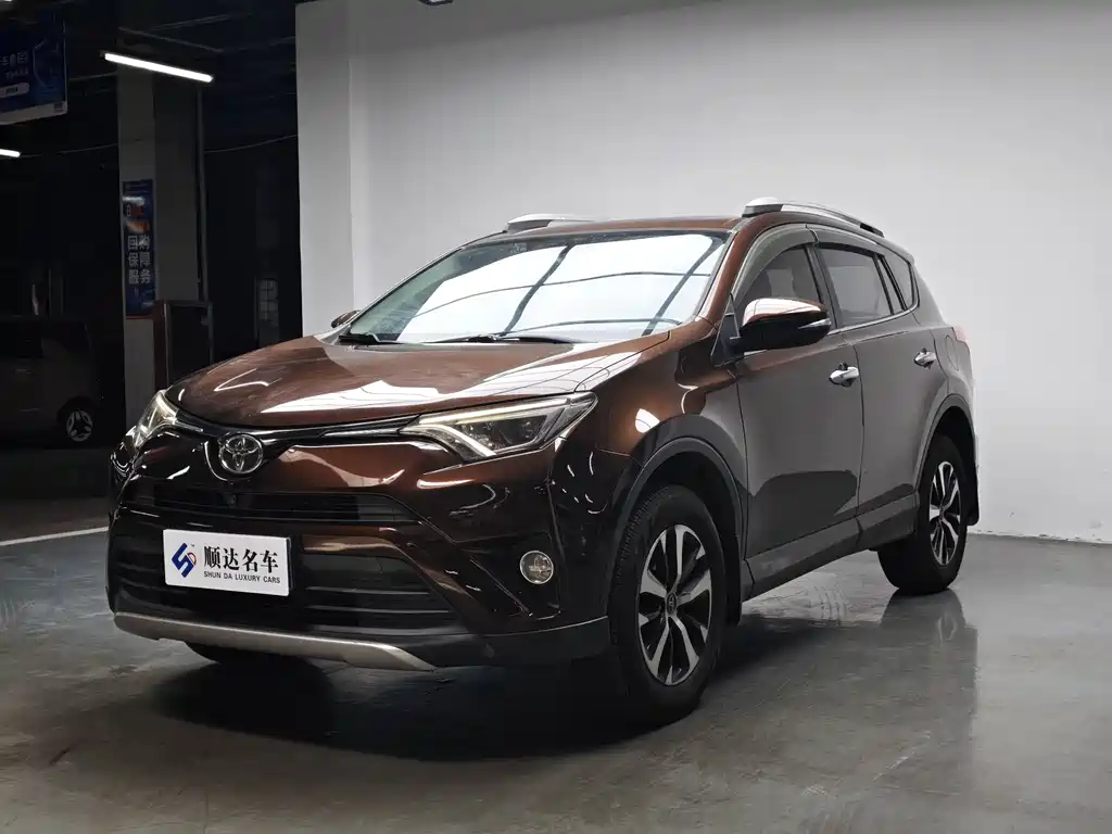 Toyota RAV4 2017 — фото 1