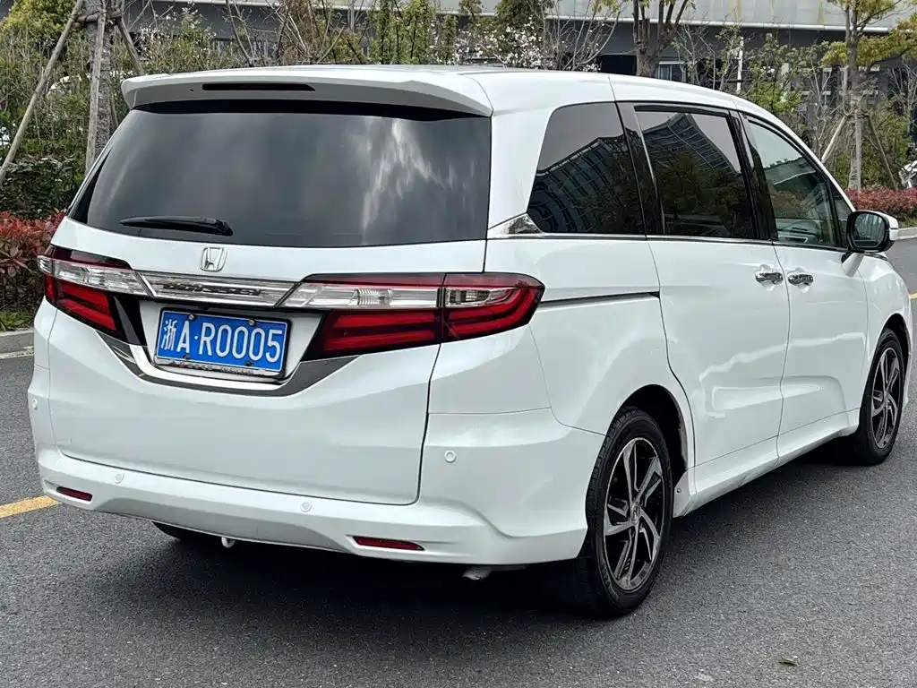 Honda Odyssey 2015 — фото 11