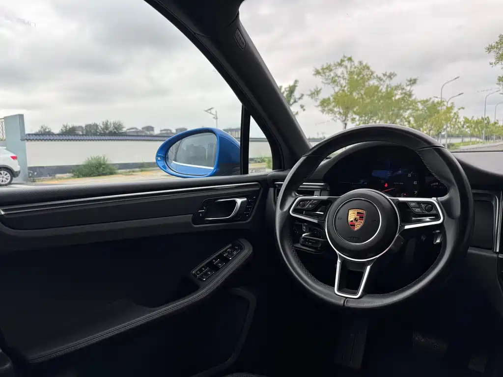 Porsche Macan 2018 — фото 15