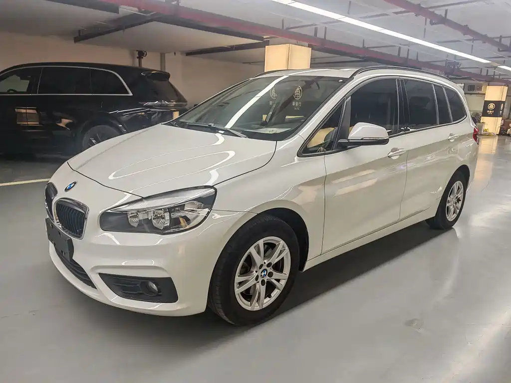 BMW 2 Series Wagon 2018 — фото 2