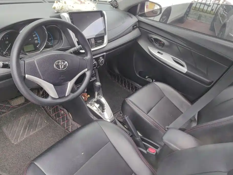 Toyota Yaris L 2017 — фото 12