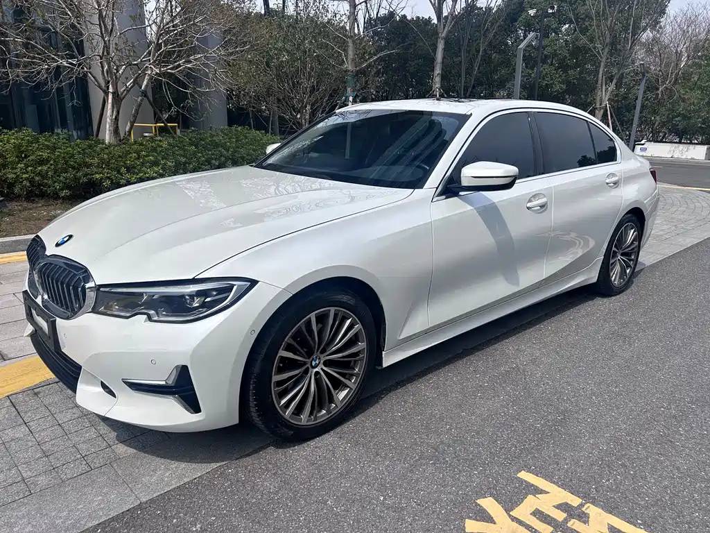 BMW 3 Series 2019 — фото 1