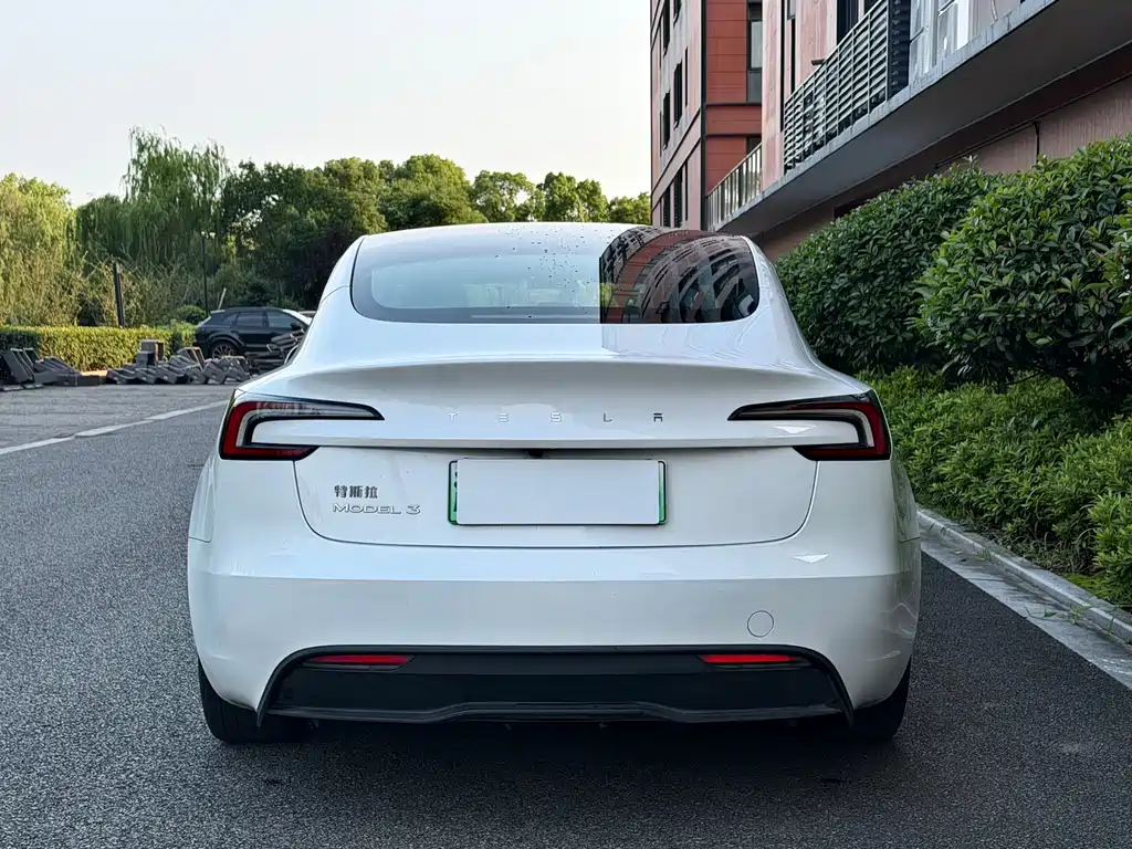 Tesla Model 3 2024 — фото 14