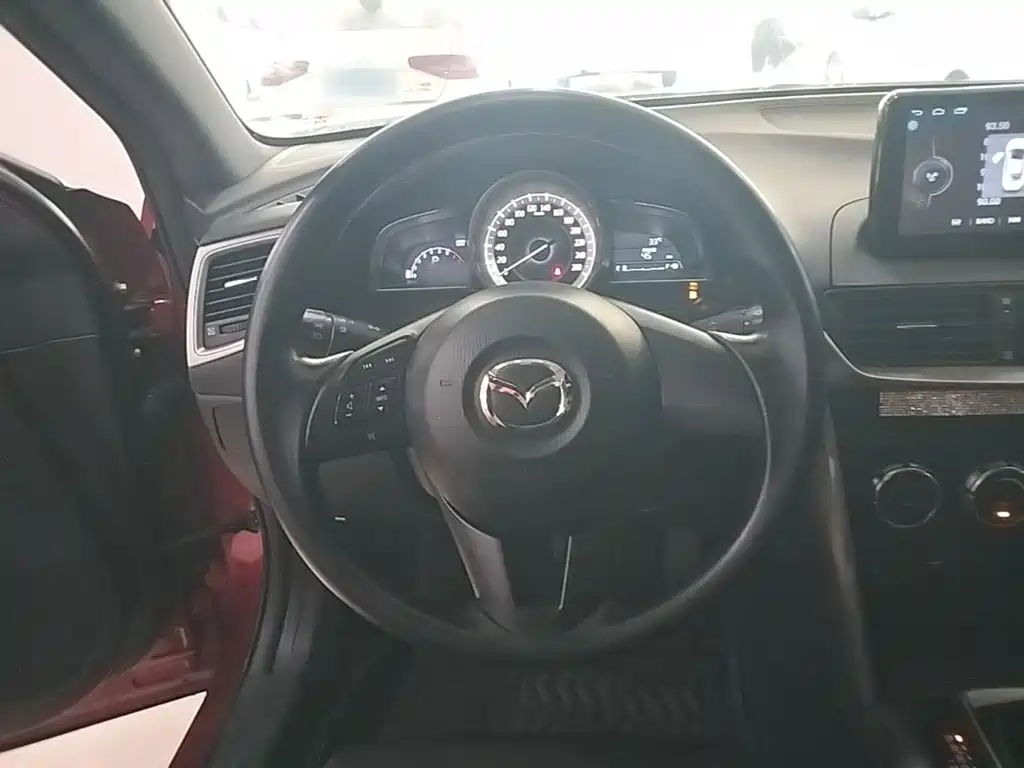 Mazda CX-4 2017 — фото 11