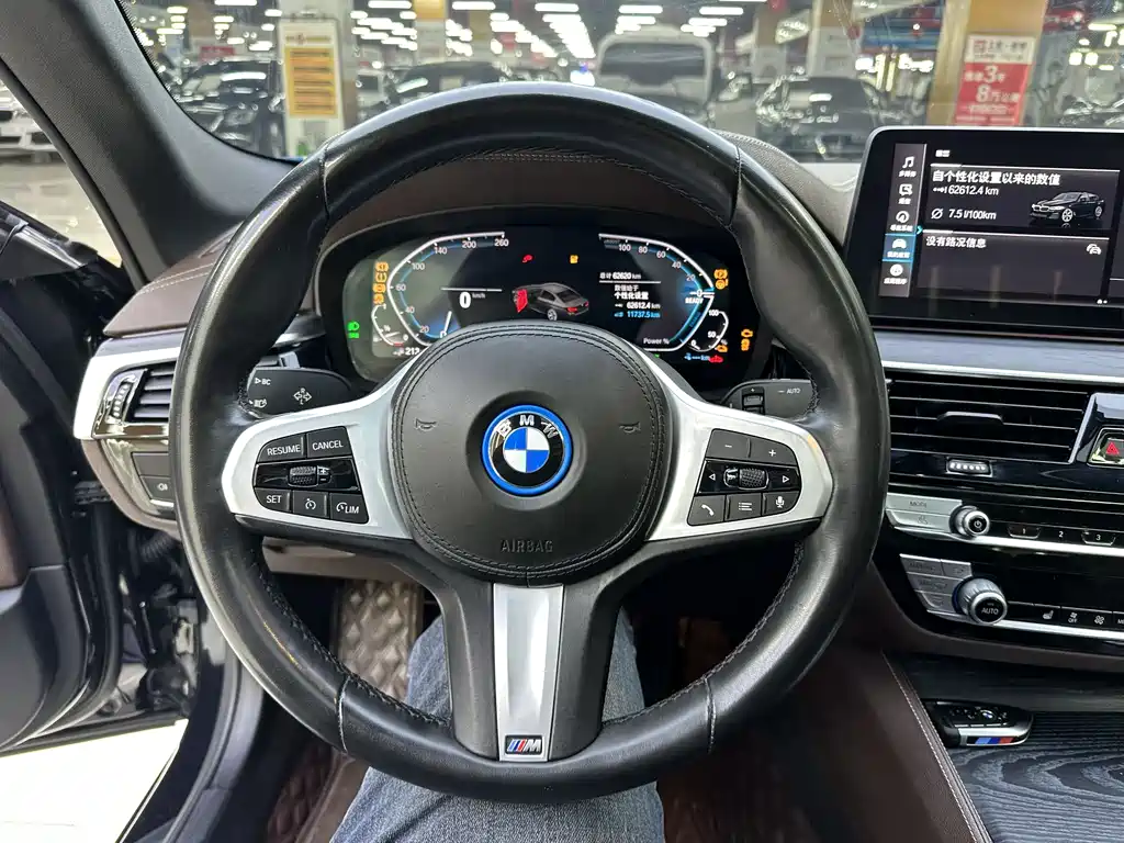 BMW 5 Series New Energy 2022 — фото 20