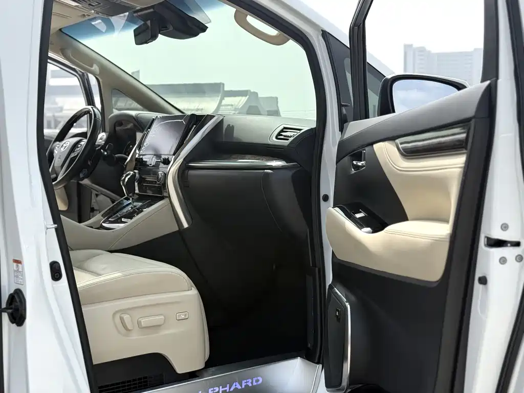 Toyota Alphard 2022 — фото 6
