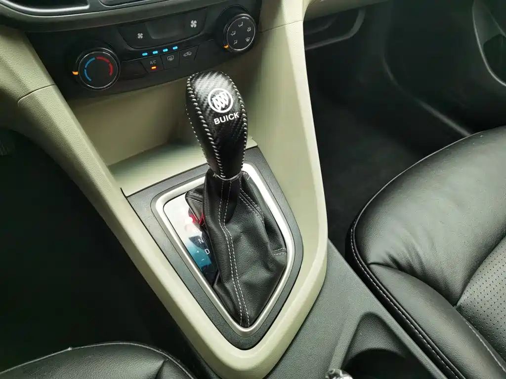 Buick Excelle 2016 — фото 13