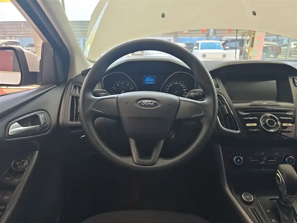 Ford Focus 2016 — фото 11