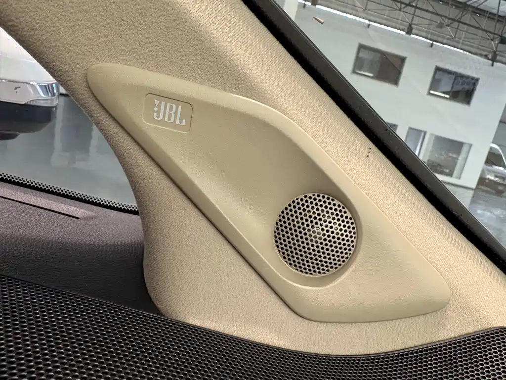 Toyota Vellfire 2023 — фото 15
